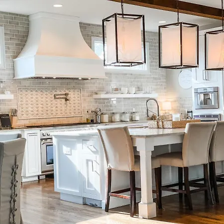 Fancy Free - Stay Where Country Music History Was Made